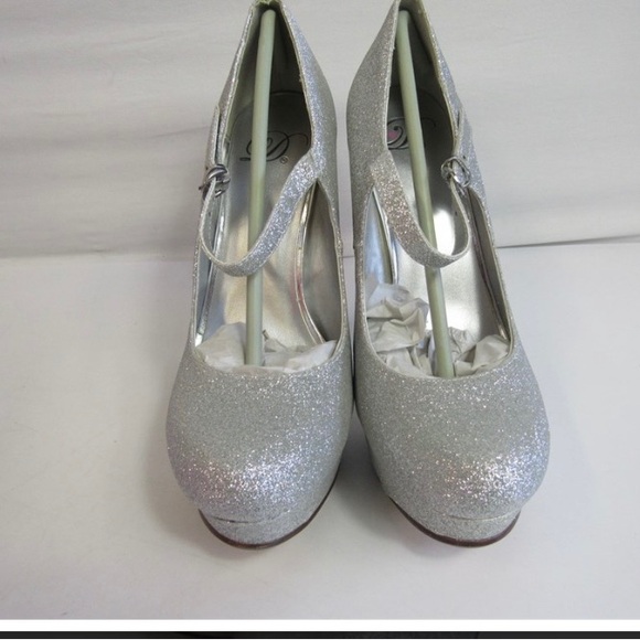 Delicious Kappa-H Heels - Picture 1 of 5